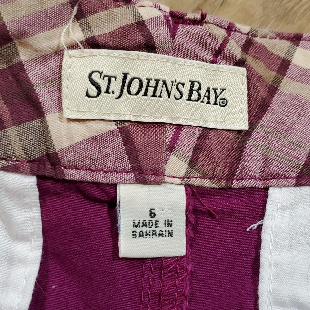 ☔️🔺️St. John's Bay Raspberry Shorts Size 6 - Picture 6 of 8